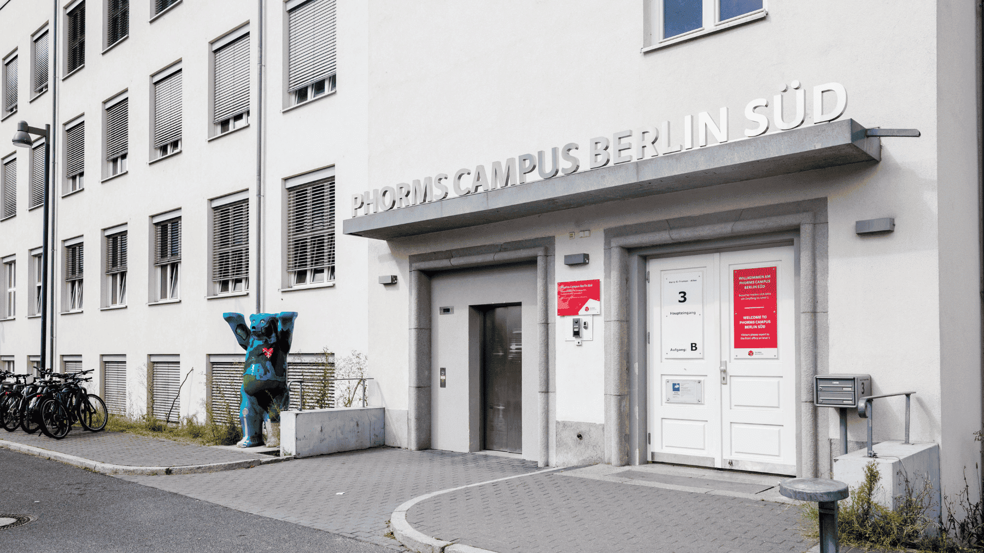 Eingangsbereich der Phorms-Schule in Berlin-Lichterfelde