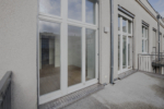 Sun-Filled Living Bliss: Stylish 3-Room Apartment with Balcony – Commission-Free - Balkon