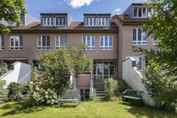 Family house in quiet, green area, 12107 Berlin, Terraced house