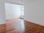 Spacious one-room apartment in a prime location - Wohn-Schlafbereich