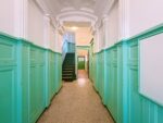 Attractive 2-room apartment with balcony in the Reuterkiez area - Hauseingang