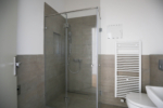 Bright 2-Room City Apartment – No Brokerage Fee - Badezimmer
