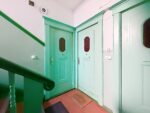 ruhige und kompakte 2-Zimmerwohnung mit Balkon im Reuterkiez - Treppenhaus