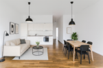 Commission-Free! Spacious, Bright 4-Bedroom Family Apartment - Wohn- Essbereich Visualisiert