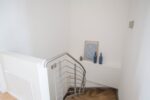6% Grunderwerbssteuer geschenkt*: Einzigartige 5-Zimmer-Maisonette mit Terrasse - Treppe