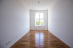 Spacious 4-room apartment with balcony and plenty of natural light - Zimmer