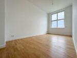 Dreamy 4-Bedroom Apartment with Balcony - Schlafzimmer