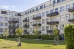 Dreamy 4-Bedroom Apartment with Balcony - Innenhof
