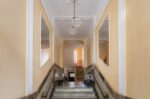 Exklusive 1-Zimmerwohnung mit Balkon - Treppenhaus