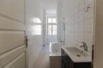 Exclusive one-room apartment with balcony - Badezimmer