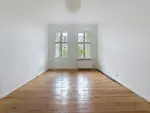 Provisionsfreie 2 Zimmerwohnung mit Loggia im Reuterkiez - Wohnzimmer