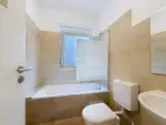 2 flats, 1 opportunity - family home in Charlottenburg - Badezimmer