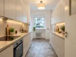 Zwei Wohnungen, eine Möglichkeit – Familienwohnung in Charlottenburg - Küche_Visualisiert