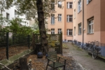 Großzügige Hochparterrewohnung mit Terrasse & Altbaudetails in Toplage - Hofansicht