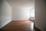 Einziehen und Wohlfühlen – Gemütliche Wohnung in Mariendorf - Wohn-Schlafzimmer