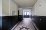 Pure city living: 2-room apartment on Kurfürstenstraße - Hausflur