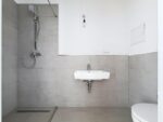 Pure living comfort: bright 3-room apartment with a large balcony - Badezimmer