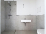 Pure living comfort: bright 3-room apartment with a large balcony - Badezimmer