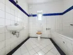 Quietly located family apartment with balcony in Prenzlauer Berg - Badezimmer