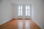 Attractive 2-room apartment with balcony in the Reuterkiez area - Schlafzimmer