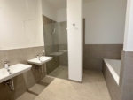 Große und lichtdurchflutete 4 Zimmerwohnung mit Loftcharakter - Badezimmer