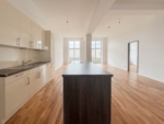 Große und lichtdurchflutete 4 Zimmerwohnung mit Loftcharakter - Wohnbereich