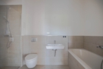 Provisionsfrei- Erdgeschosswohnung mit Terrasse - Badezimmer