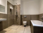 Charming two-room apartment in green Lichterfelde. - Badezimmer